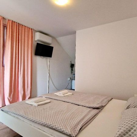 Cozy Room Peny คาร์โลวัตส์ ภายนอก รูปภาพ